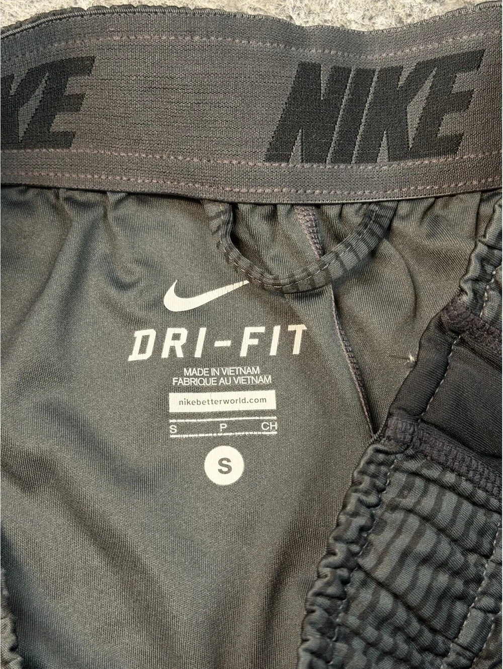Nike Dri-FIT Athletic Shorts Men’s Small Black Gray Striped 8” Inseam Training